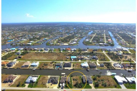 Terreno en venta en Port Charlotte, Florida № 946948 - foto 2