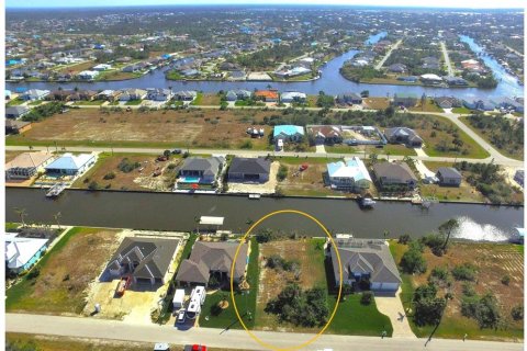 Terreno en venta en Port Charlotte, Florida № 946948 - foto 1