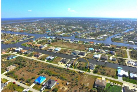 Terreno en venta en Port Charlotte, Florida № 946948 - foto 3