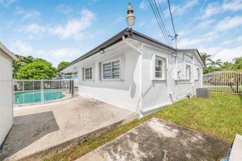 Casa en venta en Miami, Florida, 3 dormitorios, 131.55 m2 № 1370686 - foto 30