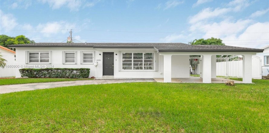 House in Miami, Florida 3 bedrooms, 131.55 sq.m. № 1370686