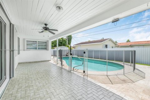 Casa en venta en Miami, Florida, 3 dormitorios, 131.55 m2 № 1370686 - foto 27