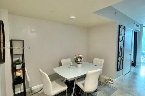 Condo in Miami, Florida, 1 bedroom  № 1370590 - photo 23