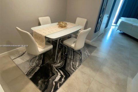 Condo in Miami, Florida, 1 bedroom  № 1370590 - photo 5