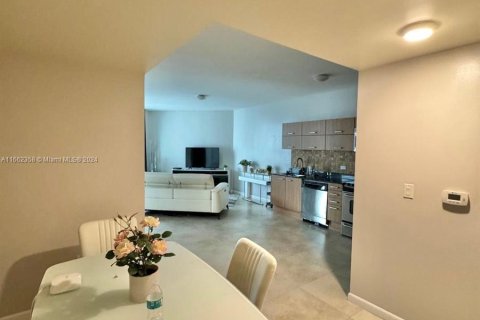 Condo in Miami, Florida, 1 bedroom  № 1370590 - photo 22