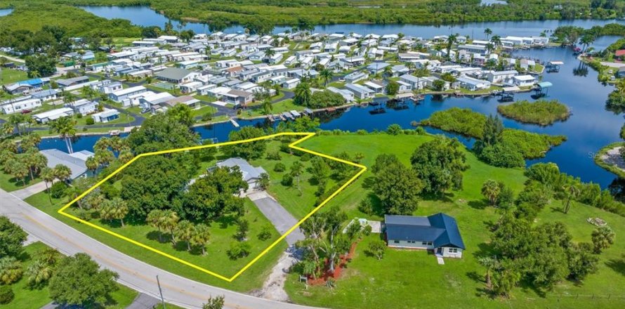 Villa ou maison à Punta Gorda, Floride 3 chambres, 194.44 m2 № 1304629