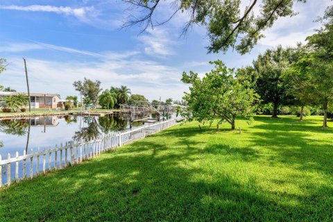 Villa ou maison à vendre à Punta Gorda, Floride: 3 chambres, 194.44 m2 № 1304629 - photo 3