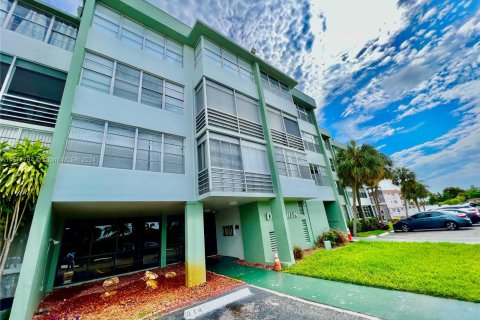 Condo in Hollywood, Florida, 1 bedroom  № 1128253 - photo 4