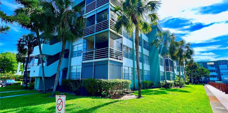 Condominio en Hollywood, Florida, 1 dormitorio  № 1128253