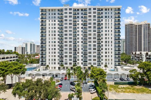 Condo in Fort Lauderdale, Florida, 1 bedroom  № 1222456 - photo 23