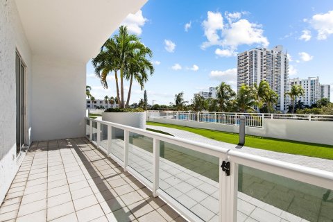 Condo in Fort Lauderdale, Florida, 1 bedroom  № 1222456 - photo 3