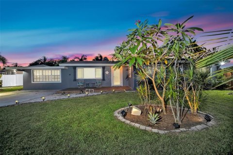 House in Fort Lauderdale, Florida 3 bedrooms, 147.9 sq.m. № 1297360 - photo 1