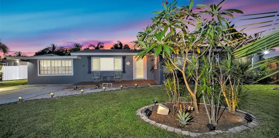 House in Fort Lauderdale, Florida 3 bedrooms, 147.9 sq.m. № 1297360