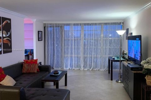 Condo in Sunny Isles Beach, Florida, 2 bedrooms  № 1375828 - photo 2