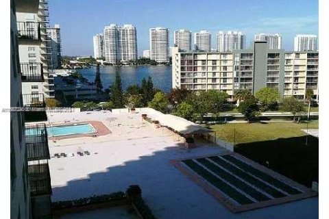 Condominio en venta en Sunny Isles Beach, Florida, 2 dormitorios, 138.24 m2 № 1375828 - foto 11