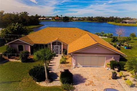 Villa ou maison à vendre à Punta Gorda, Floride: 3 chambres, 212.47 m2 № 1144514 - photo 1