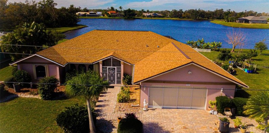 Casa en Punta Gorda, Florida 3 dormitorios, 212.47 m2 № 1144514