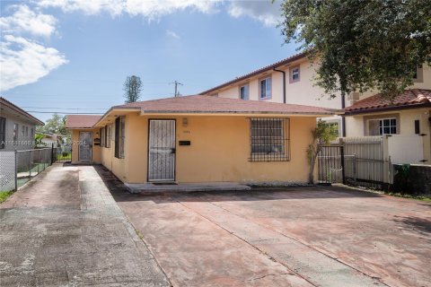 Commercial property in Miami, Florida 165.83 sq.m. № 1419876 - photo 2