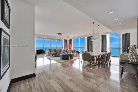 Copropriété à louer à Sunny Isles Beach, Floride: 4 chambres, 428.19 m2 № 1368 - photo 4