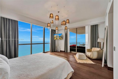 Condominio en alquiler en Sunny Isles Beach, Florida, 4 dormitorios, 428.19 m2 № 1368 - foto 26