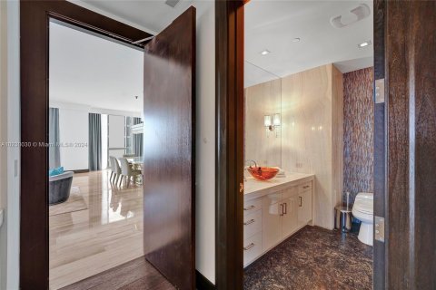 Copropriété à louer à Sunny Isles Beach, Floride: 4 chambres, 428.19 m2 № 1368 - photo 13