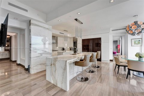 Copropriété à louer à Sunny Isles Beach, Floride: 4 chambres, 428.19 m2 № 1368 - photo 30