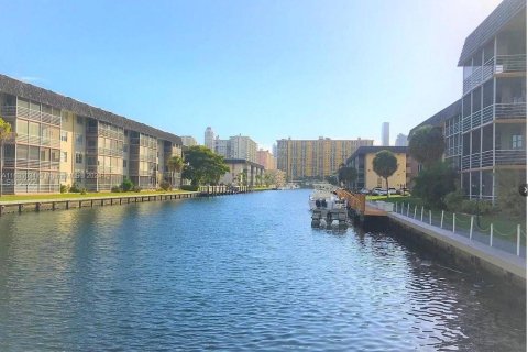 Condo in North Miami Beach, Florida, 1 bedroom  № 1304812 - photo 29