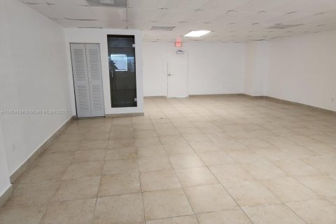 Commercial property in Miami, Florida № 1364165 - photo 1