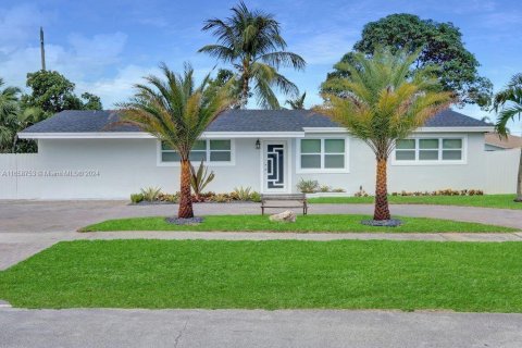 House in West Palm Beach, Florida 4 bedrooms, 164.07 sq.m. № 1362208 - photo 1