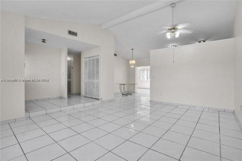 Casa en alquiler en Palmetto Bay, Florida, 3 dormitorios, 111.48 m2 № 1364167 - foto 6