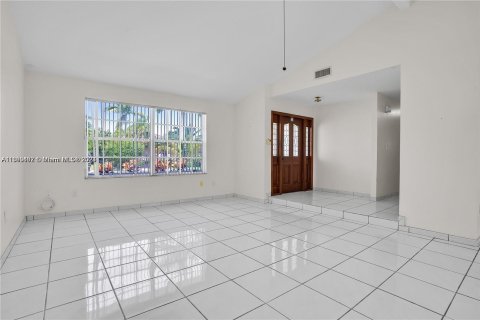 Villa ou maison à louer à Palmetto Bay, Floride: 3 chambres, 111.48 m2 № 1364167 - photo 3