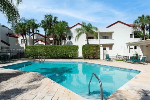 Condo in North Lauderdale, Florida, 1 bedroom  № 1364110 - photo 2