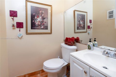 Condo in North Lauderdale, Florida, 1 bedroom  № 1364110 - photo 22