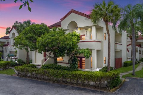 Condo in North Lauderdale, Florida, 1 bedroom  № 1364110 - photo 4