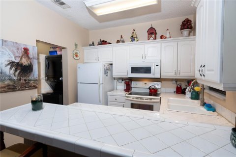 Condo in North Lauderdale, Florida, 1 bedroom  № 1364110 - photo 14