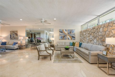 Condo in Lauderdale-by-the-Sea, Florida, 2 bedrooms  № 1100687 - photo 2
