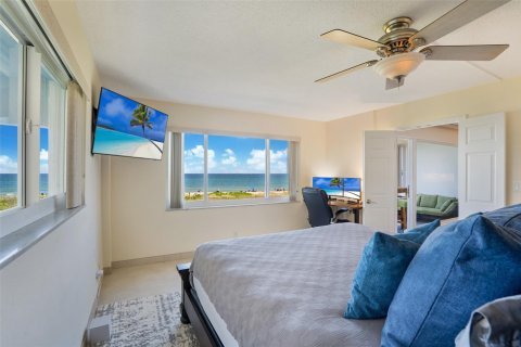 Condo in Lauderdale-by-the-Sea, Florida, 2 bedrooms  № 1100687 - photo 18