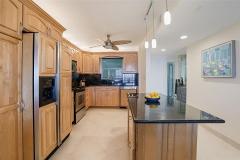 Condo in Lauderdale-by-the-Sea, Florida, 2 bedrooms  № 1100687 - photo 13