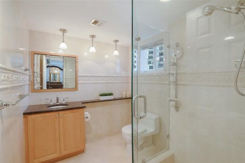 Condo in Lauderdale-by-the-Sea, Florida, 2 bedrooms  № 1100687 - photo 17
