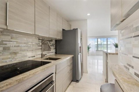 Condo in Fort Lauderdale, Florida, 2 bedrooms  № 1325711 - photo 5