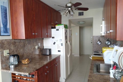 Condo in Sunny Isles Beach, Florida, 2 bedrooms  № 1325664 - photo 11