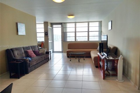 Condo in Sunny Isles Beach, Florida, 2 bedrooms  № 1325664 - photo 8