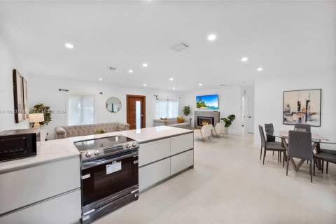 Casa en venta en Miami, Florida, 4 dormitorios, 143.07 m2 № 1384215 - foto 22