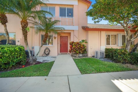 Townhouse in Pembroke Pines, Florida 3 bedrooms, 126.44 sq.m. № 1101679 - photo 1