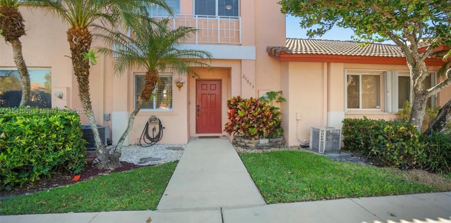 Townhouse in Pembroke Pines, Florida 3 bedrooms, 126.44 sq.m. № 1101679