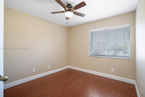Townhouse in Pembroke Pines, Florida 3 bedrooms, 126.44 sq.m. № 1101679 - photo 25