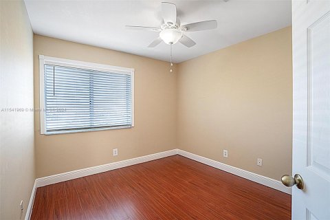 Townhouse in Pembroke Pines, Florida 3 bedrooms, 126.44 sq.m. № 1101679 - photo 27