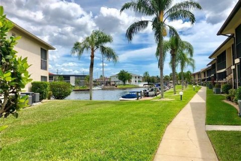 Condominio en alquiler en Cape Coral, Florida, 2 dormitorios, 118.17 m2 № 347997 - foto 2