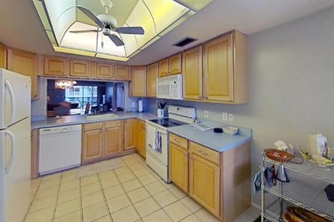 Condo in Cape Coral, Florida, 2 bedrooms  № 347997 - photo 3