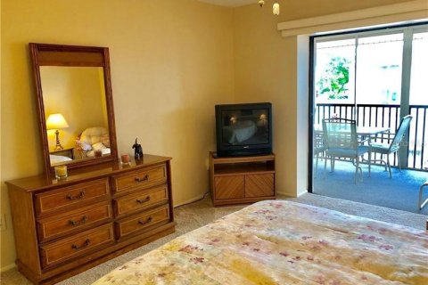 Condo in Cape Coral, Florida, 2 bedrooms  № 347997 - photo 10